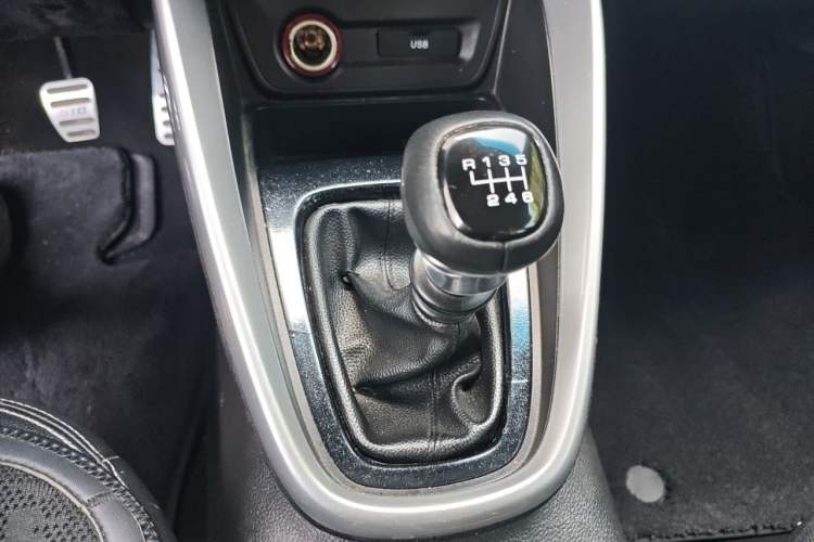 Used Baojun 510 2017 1.5L Manual Fashion Model Gear Lever