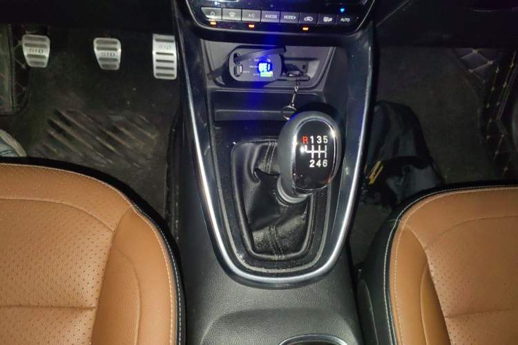 Used Baojun 510 2017 1.5L Manual Luxury Model Gear Lever