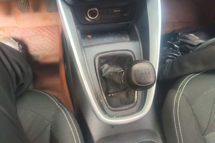 Used Baojun 510 2017 1.5L manual Comfort trim Gear Lever