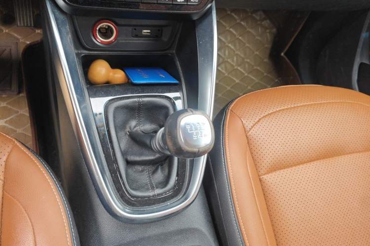 Used Baojun 510 2017 1.5L Manual Luxury Model Gear Lever