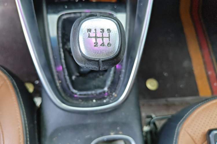 Used Baojun 510 2017 1.5L Manual Luxury Model Gear Lever