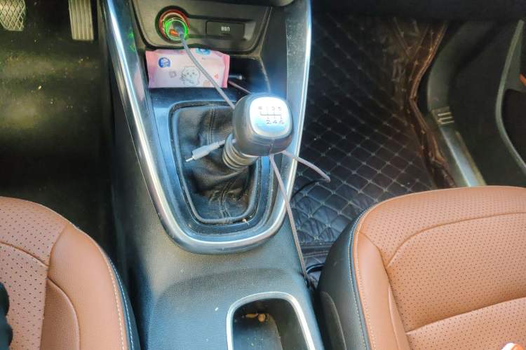 Used Baojun 510 2017 1.5L Manual Luxury Model Gear Lever