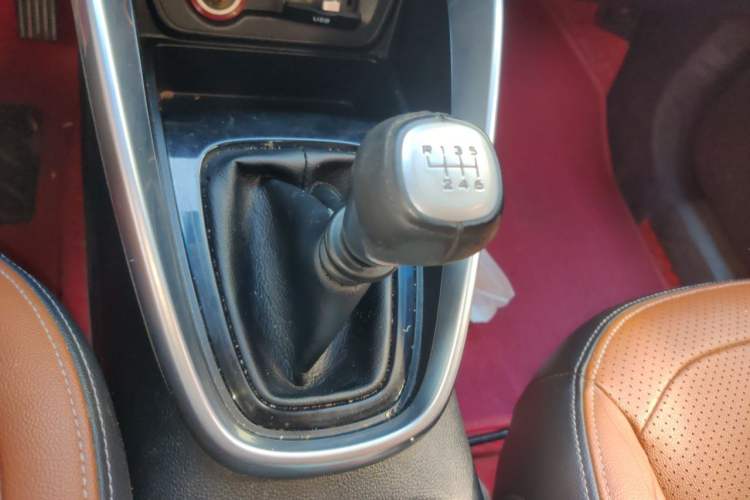 Used Baojun 510 2017 1.5L Manual Luxury Model Gear Lever