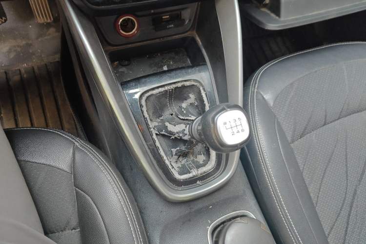 Used Baojun 510 2017 1.5L Manual Fashion Model Gear Lever