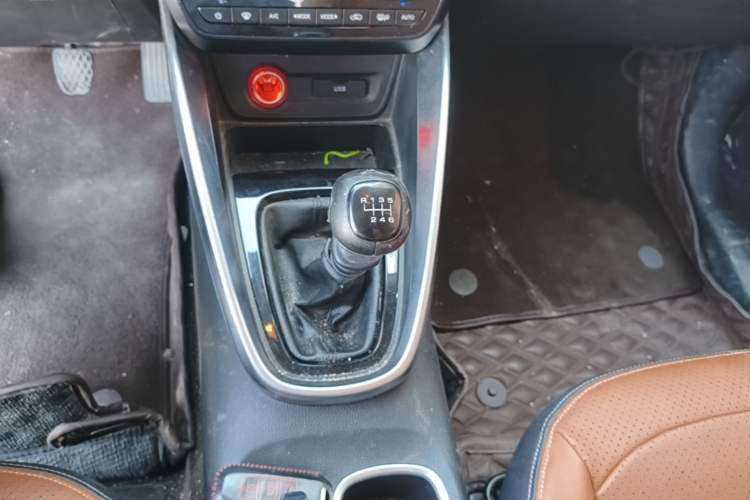 Used Baojun 510 2017 1.5L Manual Luxury Model Gear Lever