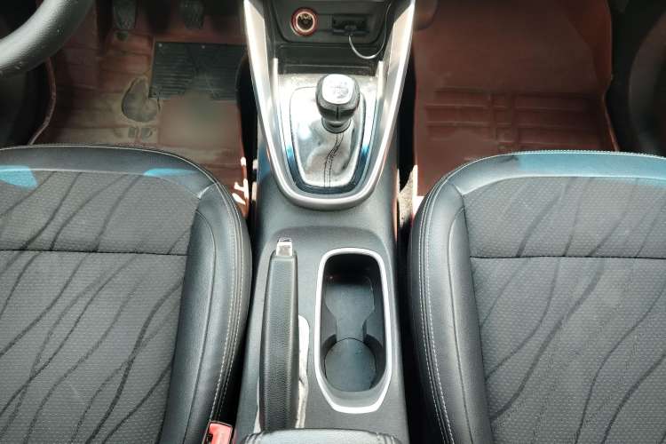 Used Baojun 510 2017 1.5L Manual Fashion Model Gear Lever
