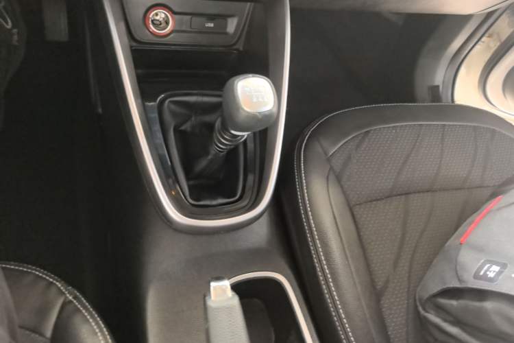 Used Baojun 510 2017 1.5L Manual Fashion Model Gear Lever