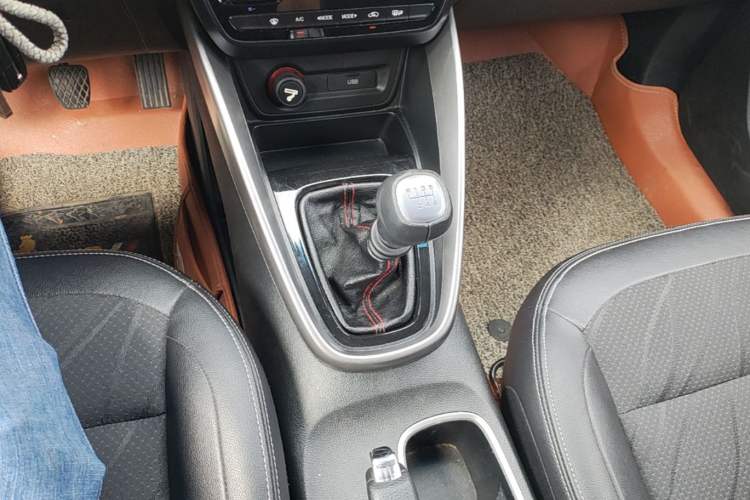 Used Baojun 510 2017 1.5L Manual Fashion Model Gear Lever