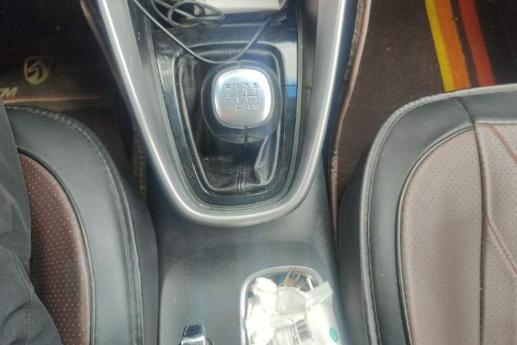 Used Baojun 510 2017 1.5L manual Comfort trim Gear Lever