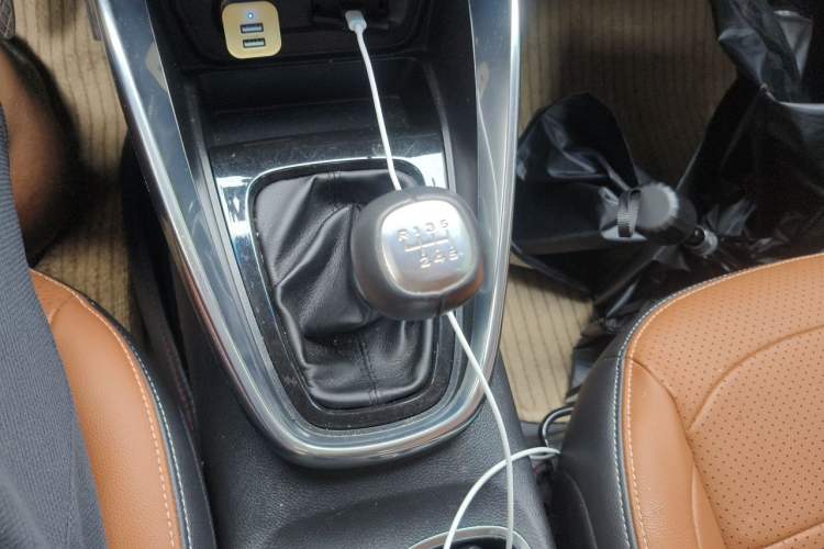 Used Baojun 510 2017 1.5L Manual Luxury Model Gear Lever