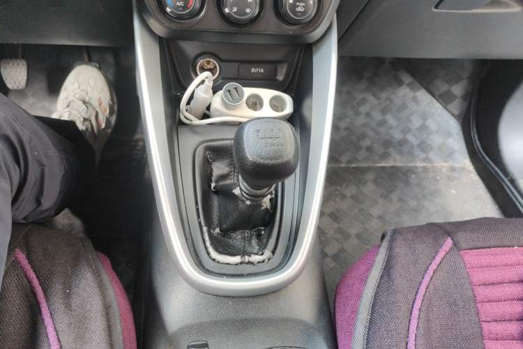 Used Baojun 510 2017 1.5L manual Comfort trim Gear Lever