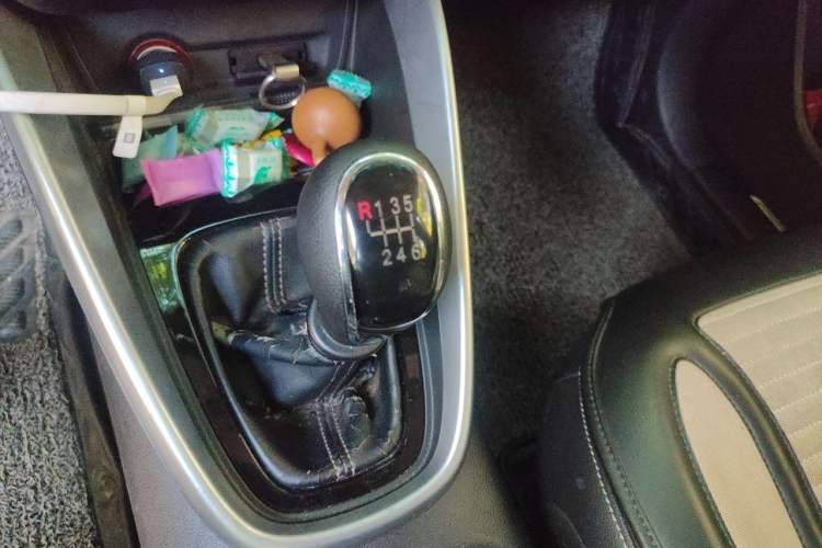 Used Baojun 510 2017 1.5L Manual Fashion Model Gear Lever