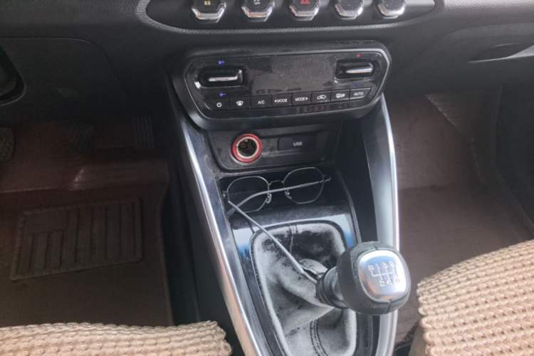 Used Baojun 510 2017 1.5L Manual Luxury Model Gear Lever