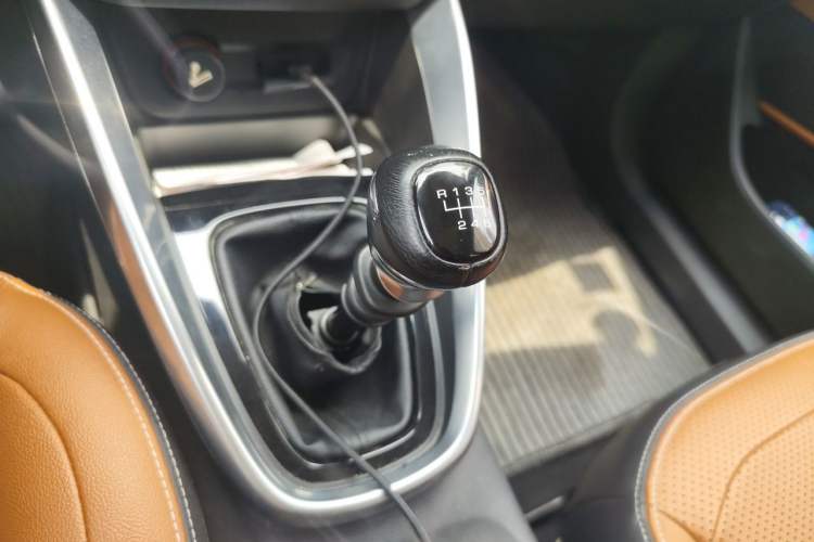 Used Baojun 510 2017 1.5L Manual Luxury Model Gear Lever
