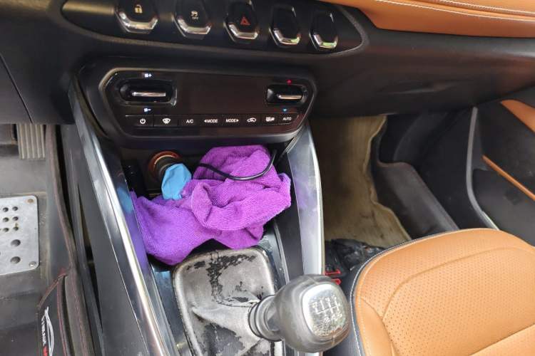 Used Baojun 510 2017 1.5L Manual Luxury Model Gear Lever