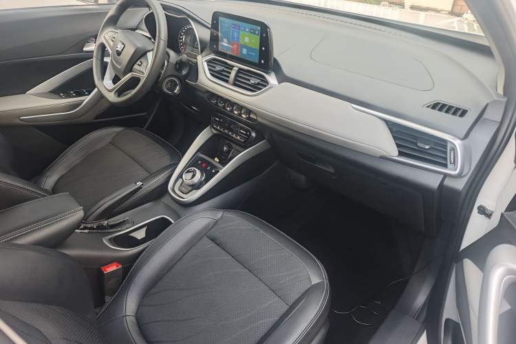 Used Baojun 510 2017 1.5L Automatic Fashion Model Headliner