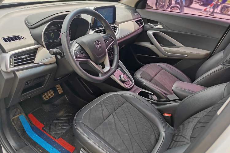 Used Baojun 510 2017 1.5L Automatic Fashion Model Interior 1