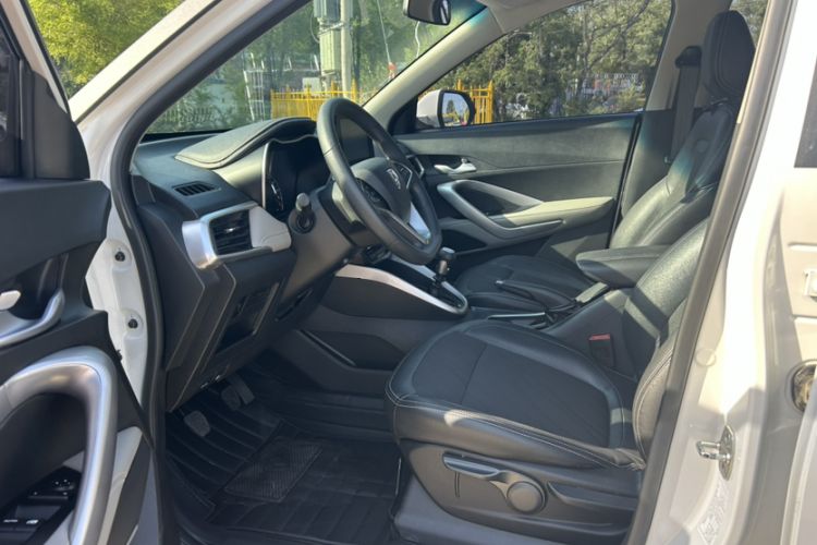 Used Baojun 510 2017 1.5L Manual Fashion Model Interior 1