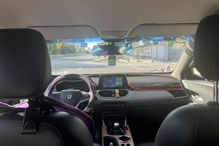 Used Baojun 510 2017 1.5L Manual Fashion Model Interior 1