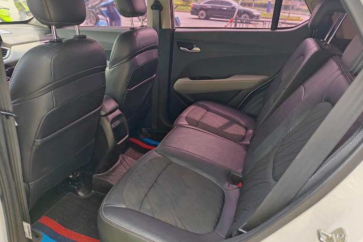 Used Baojun 510 2017 1.5L Automatic Fashion Model Interior 2