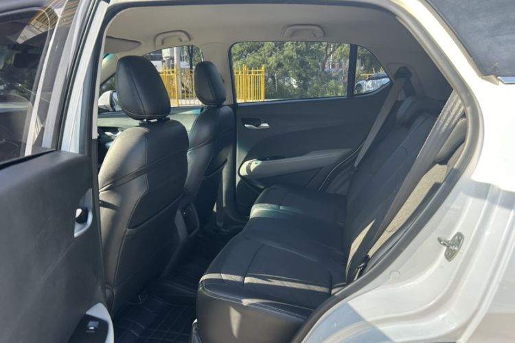 Used Baojun 510 2017 1.5L Manual Fashion Model Interior 2