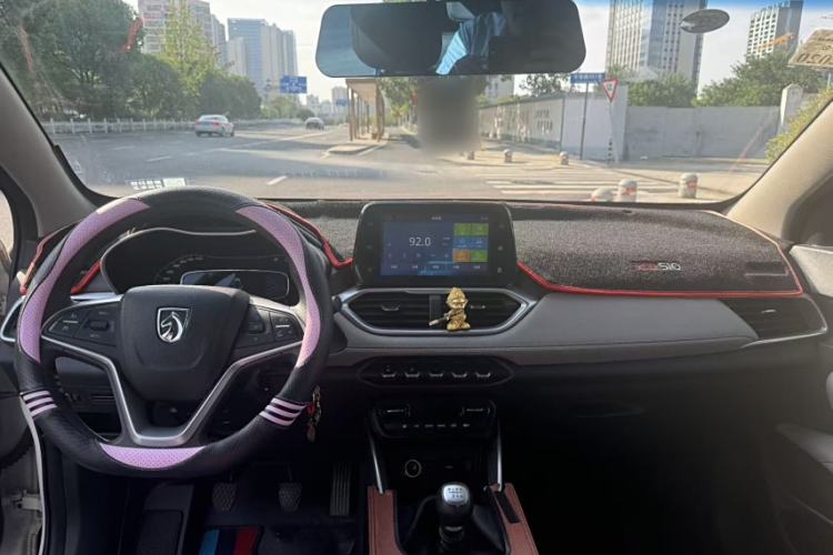 Used Baojun 510 2017 1.5L Manual Fashion Model Interior 2