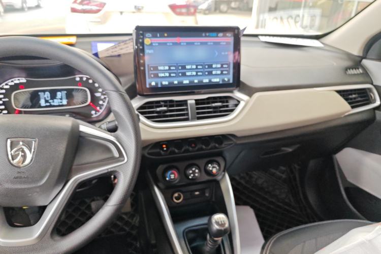 Used Baojun 510 2017 1.5L manual Comfort trim Interior 2
