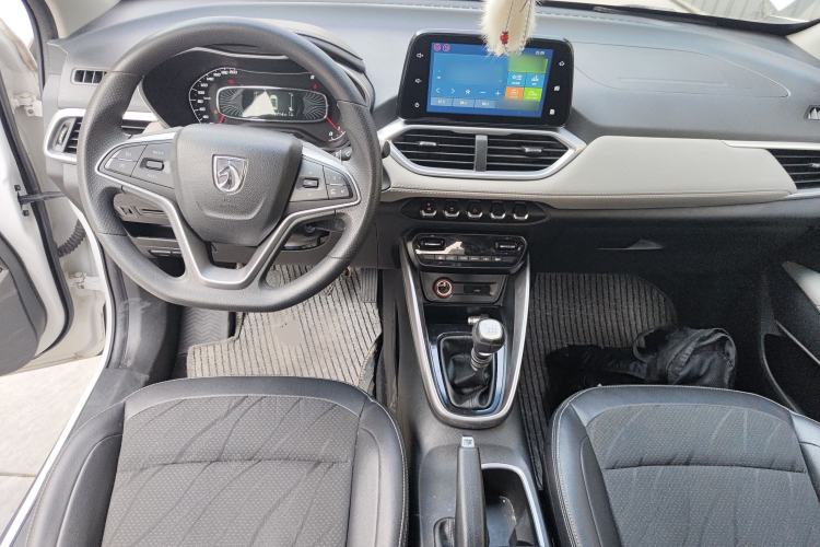 Used Baojun 510 2017 1.5L Manual Fashion Model Interior 2