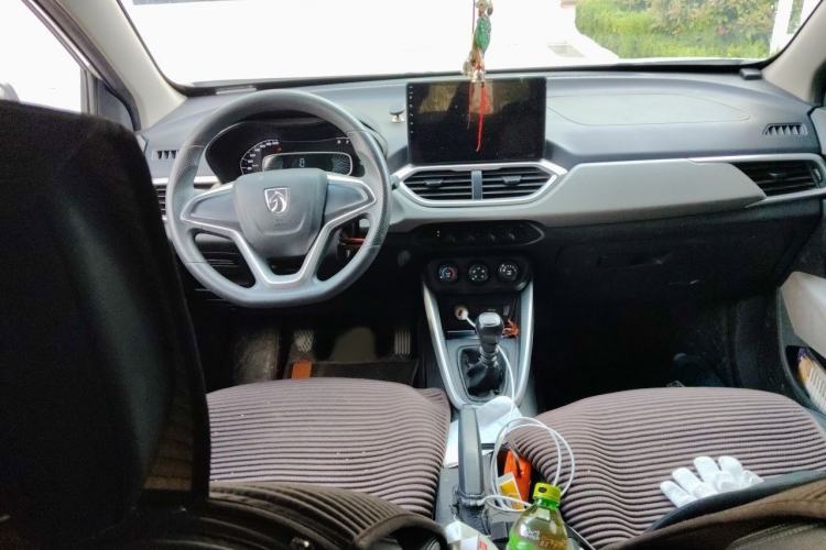 Used Baojun 510 2017 1.5L manual Comfort trim Interior 2