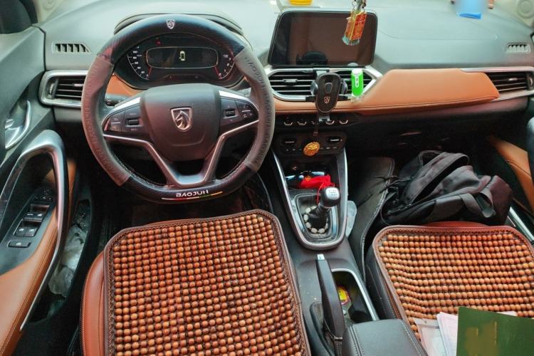 Used Baojun 510 2017 1.5L Manual Luxury Model Interior 2