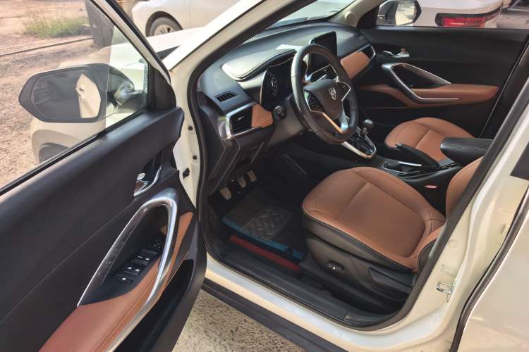 Used Baojun 510 2017 1.5L Manual Luxury Model Interior 2