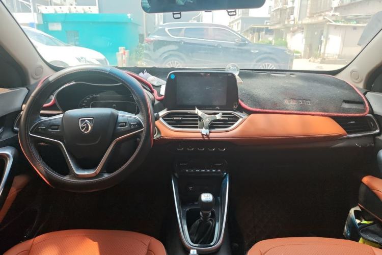Used Baojun 510 2017 1.5L Manual Luxury Model Interior 2