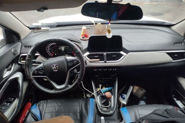 Used Baojun 510 2017 1.5L Manual Fashion Model Interior 2