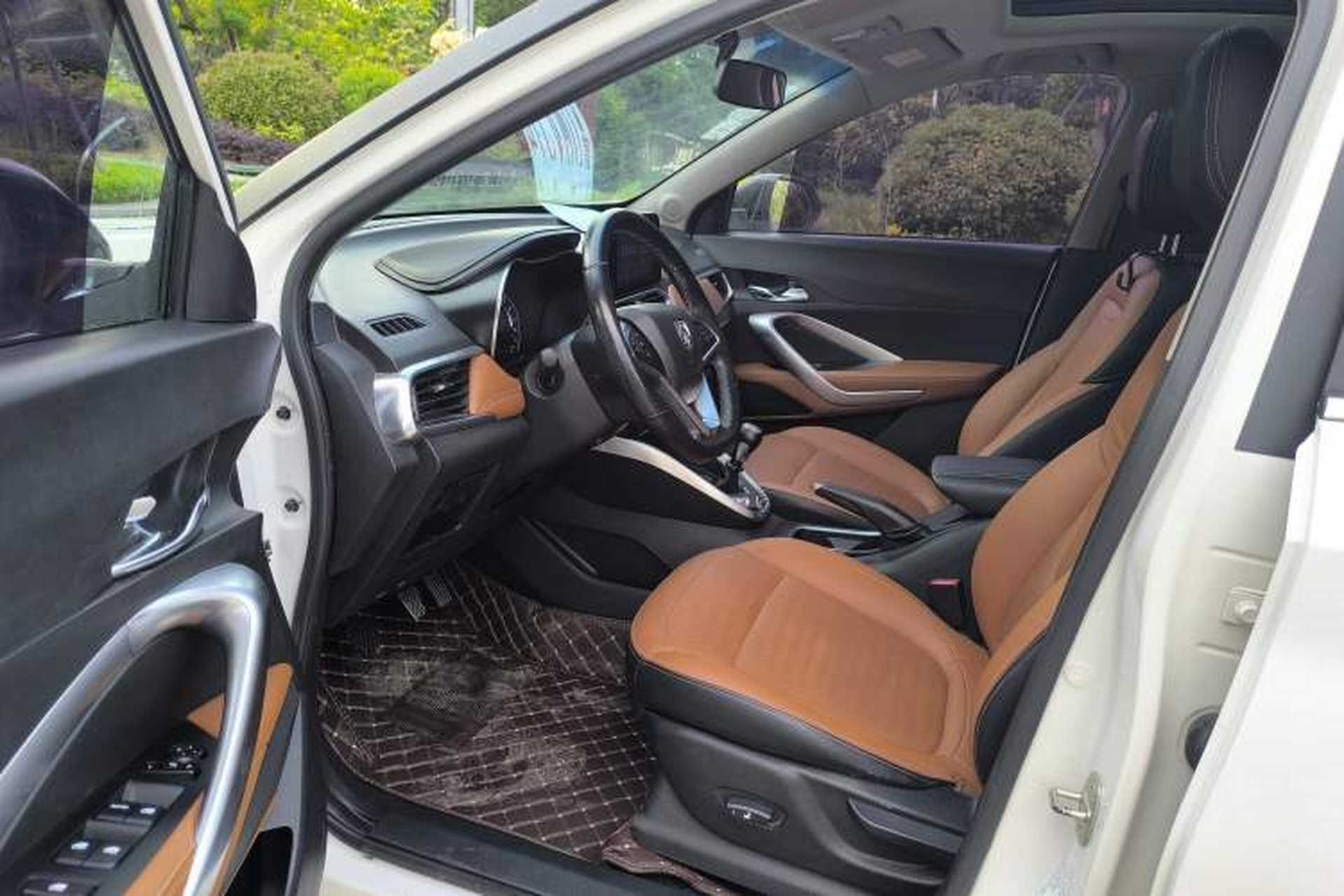 Used Baojun 510 2017 1.5L Manual Luxury Model Interior 2