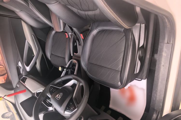 Used Baojun 510 2017 1.5L Manual Fashion Model Interior 2
