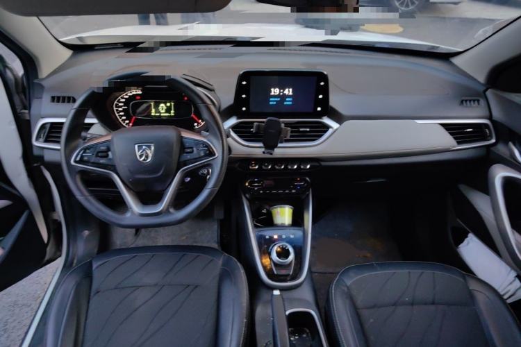 Used Baojun 510 2017 1.5L Automatic Fashion Model Interior 2