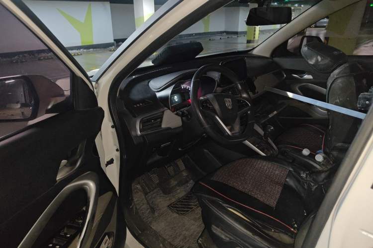 Used Baojun 510 2017 1.5L Manual Fashion Model Interior 3
