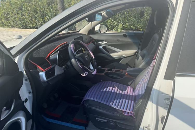 Used Baojun 510 2017 1.5L Manual Fashion Model Interior 3