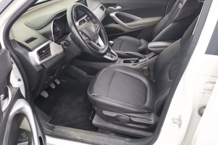 Used Baojun 510 2017 1.5L Manual Fashion Model Interior 3