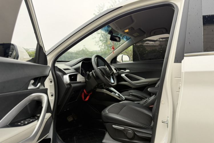 Used Baojun 510 2017 1.5L Automatic Fashion Model Interior 3