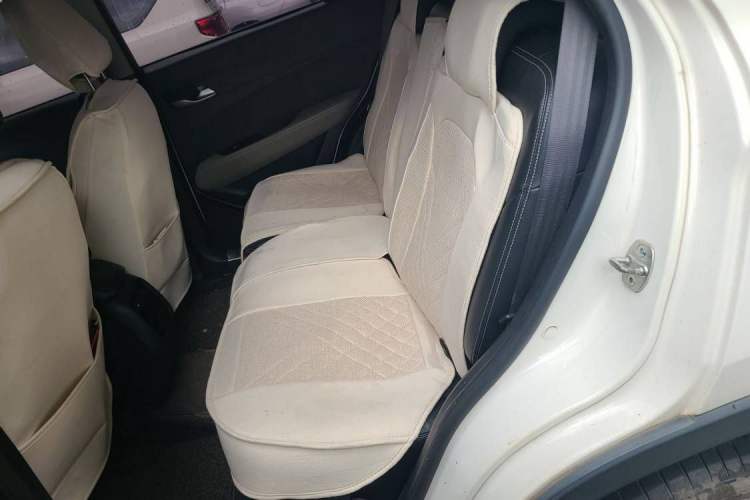 Used Baojun 510 2017 1.5L Manual Fashion Model Interior 3