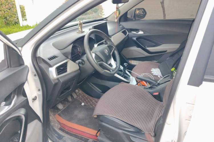 Used Baojun 510 2017 1.5L manual Comfort trim Interior 3