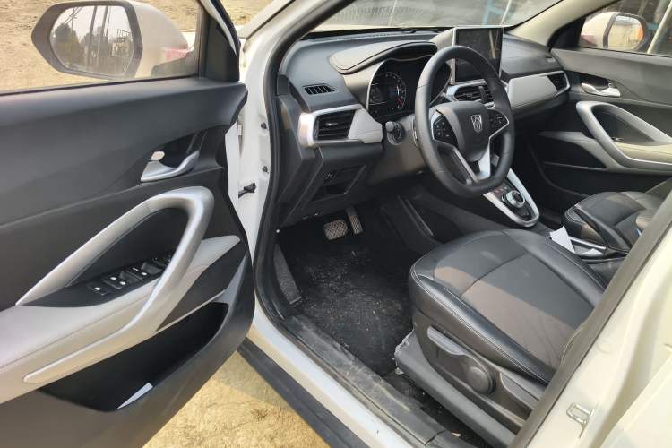 Used Baojun 510 2017 1.5L Automatic Fashion Model Interior 3