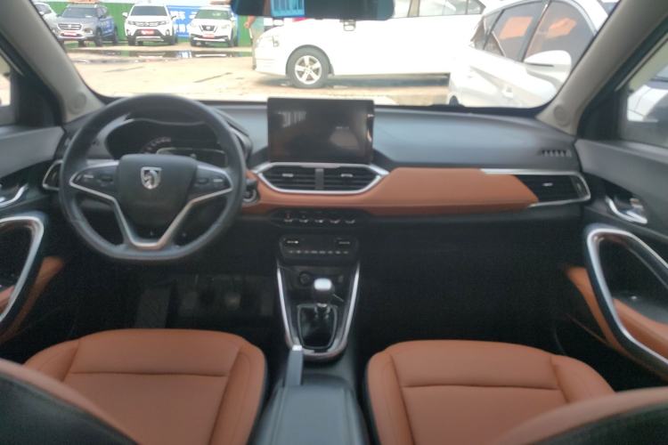 Used Baojun 510 2017 1.5L Manual Luxury Model Interior 3