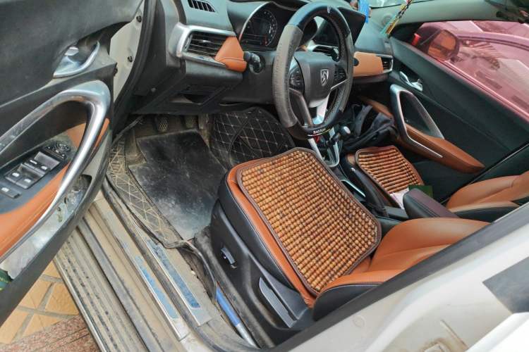 Used Baojun 510 2017 1.5L Manual Luxury Model Interior 3