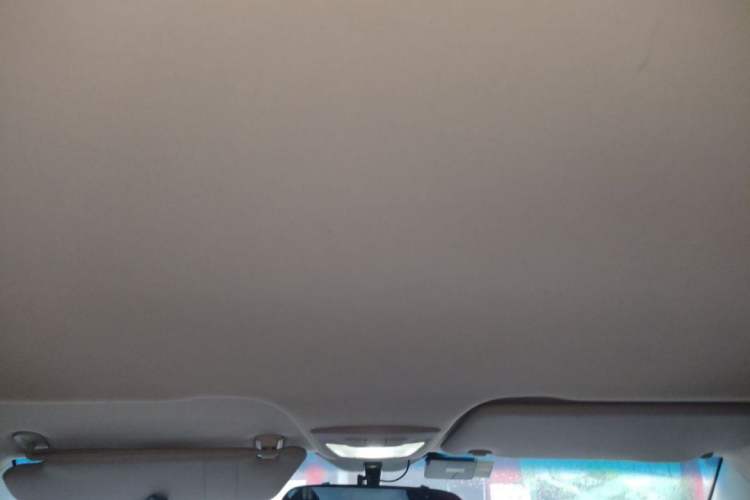 Used Baojun 510 2017 1.5L Manual Fashion Model Interior 3