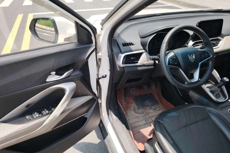Used Baojun 510 2017 1.5L Manual Fashion Model Interior 3