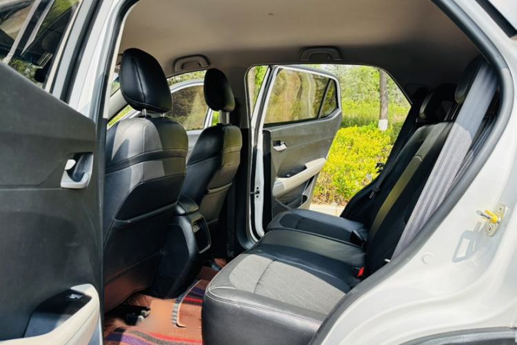 Used Baojun 510 2017 1.5L Manual Fashion Model Interior 3