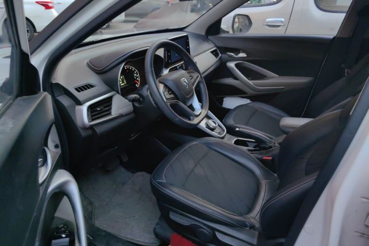 Used Baojun 510 2017 1.5L Automatic Fashion Model Interior 3