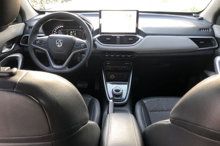 Used Baojun 510 2017 1.5L Automatic Fashion Model Interior 3